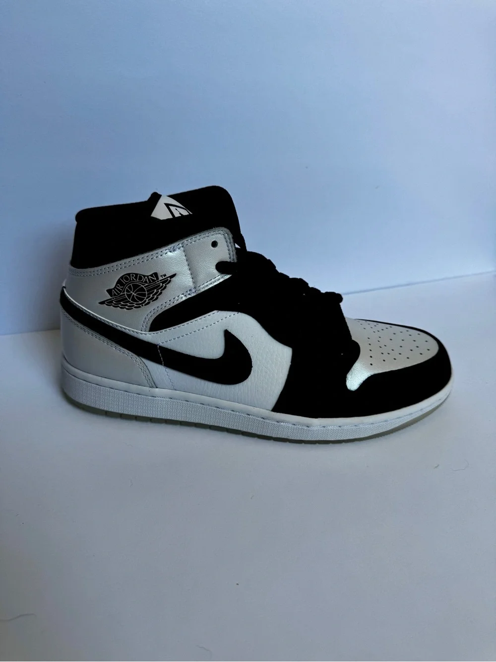*NWT* Jordan Air Jordan 1 Mid SE - Black/White men’s 10